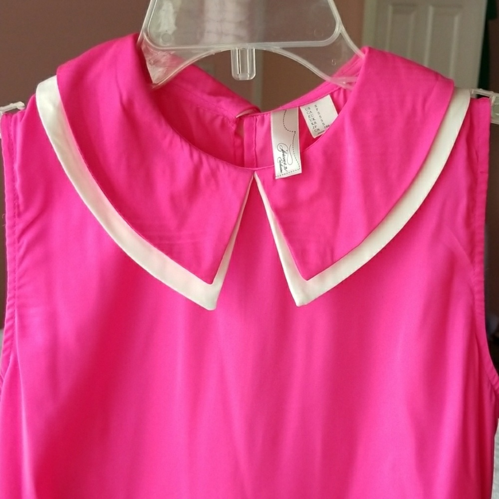 F21 sleeveless Peter Pan Collar Top